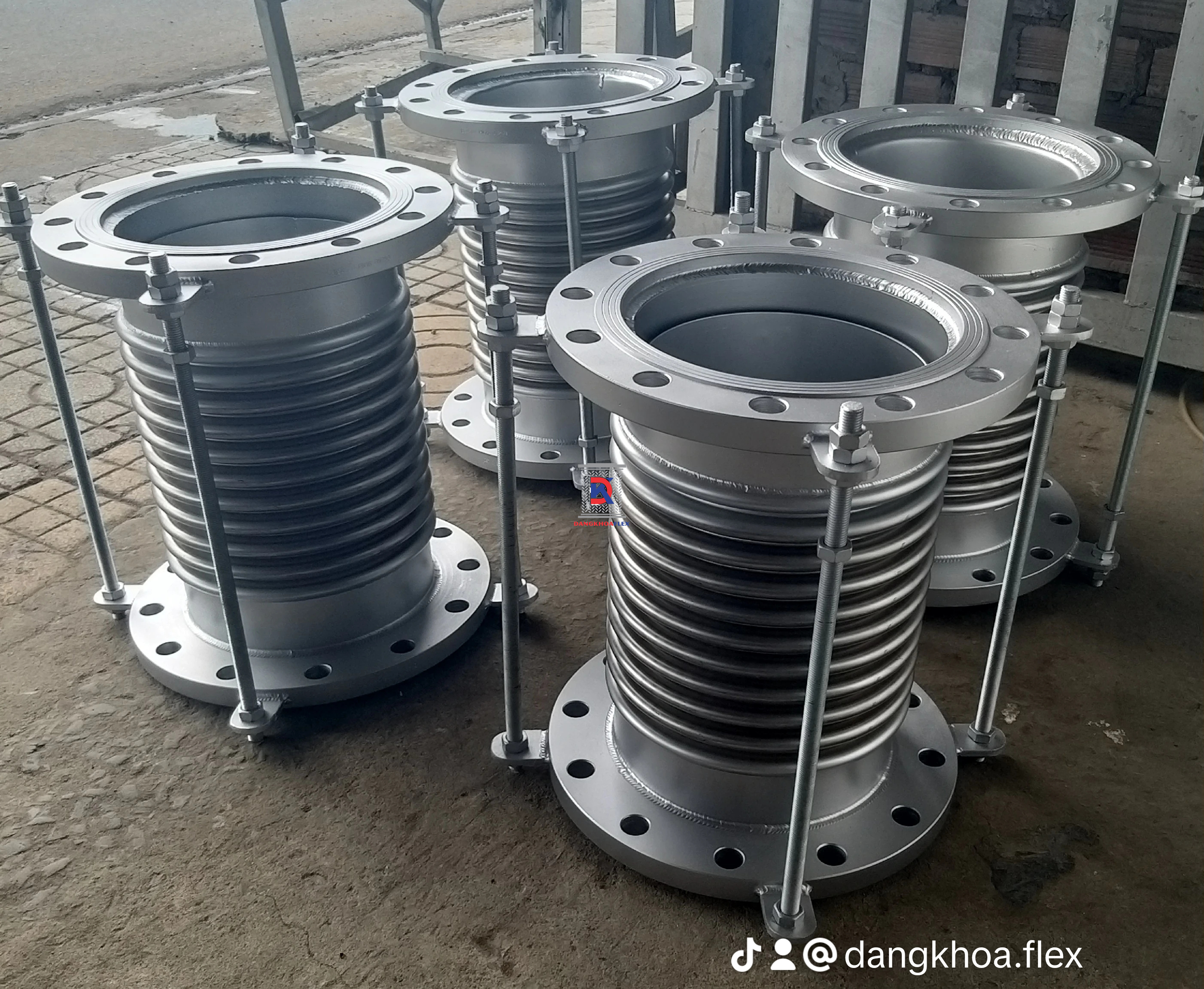 khớp nối mềm inox giảm chấn