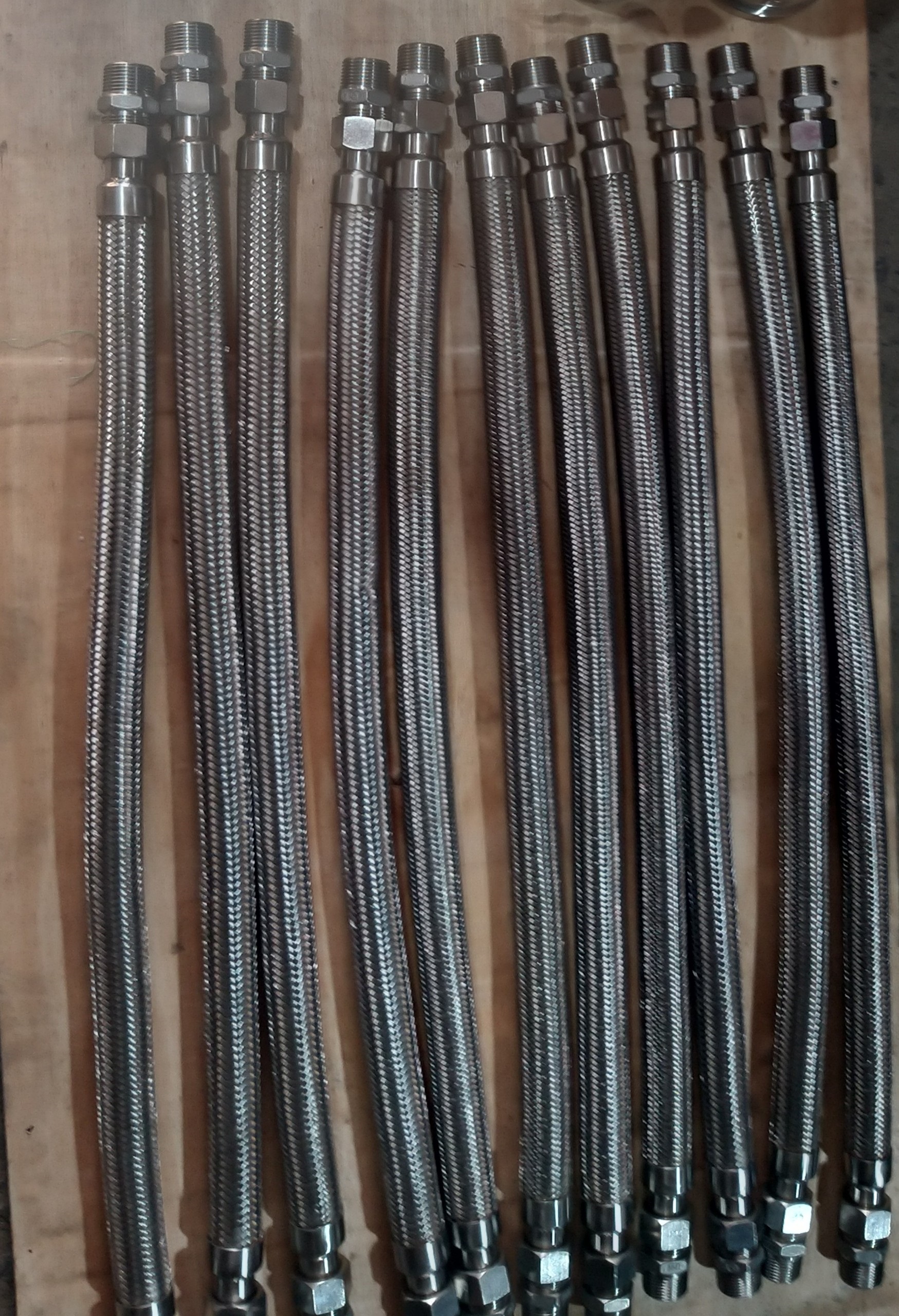ống nối mềm nối ren 304